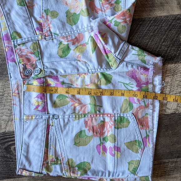 Pilcro and the Letterpress Wanderer Floral Shorts - Picture 5 of 6